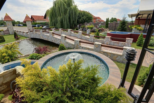 ZAMAK JUG BOGDAN - Srednja sala